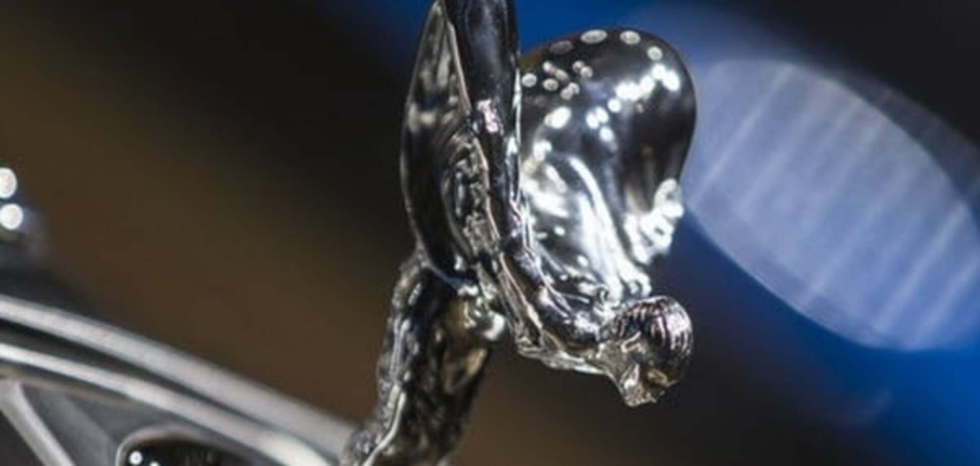 В Rolls-Royce показали систему защиты от воров для статуэтки на капоте автомобиля. Видео