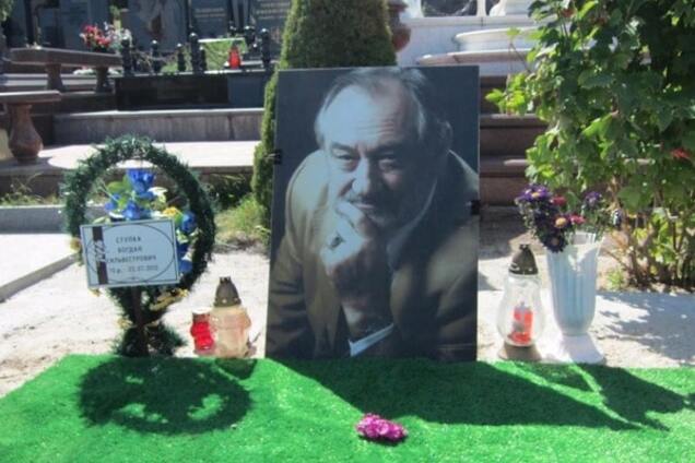 Могила Богдана Ступки