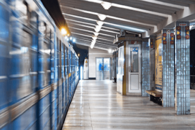 Станция метро \'Лесная\'