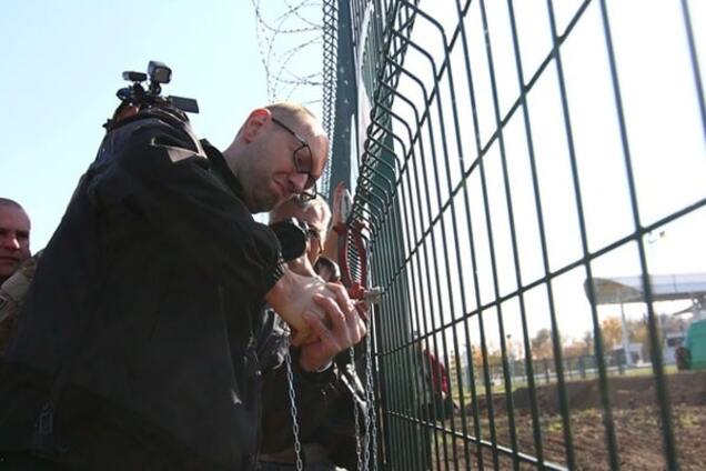 Арсений Яценюк стена