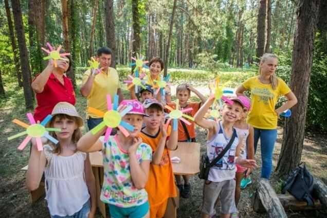 'Мирное лето': Гумштаб Ахметова проведал детский лагерь в Святогорске