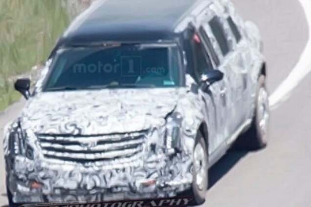 Фотошпионам удалось заснять новый лимузин президента США: фотофакт