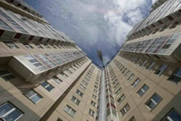 Выпала из окна