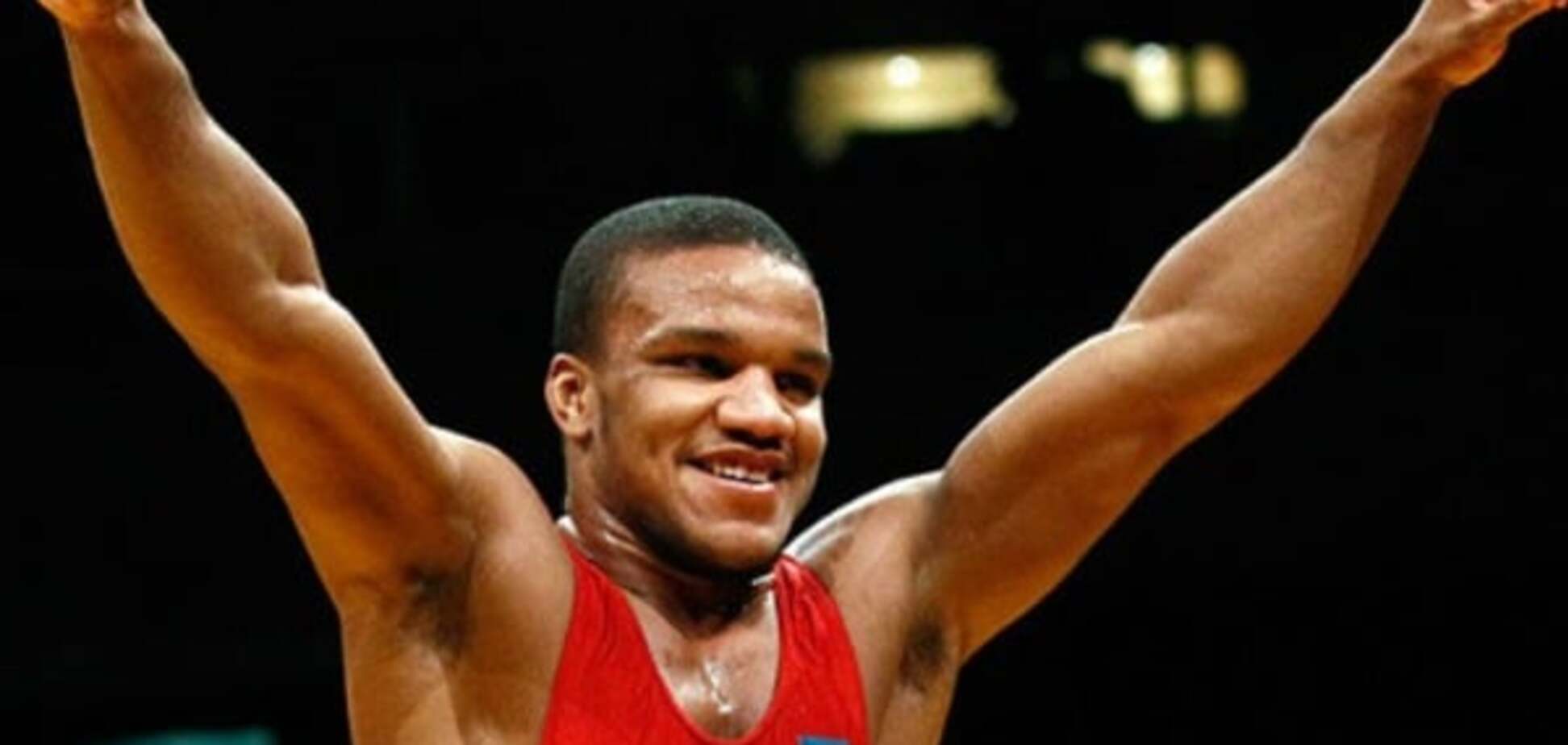 Украинский борец с разгромом вышел в финал Олимпиады