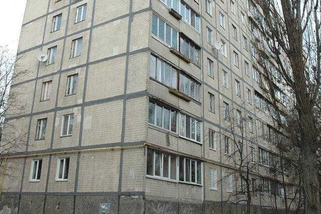 Родился в рубашке: в Киеве парень выпал с 6 этажа и выжил