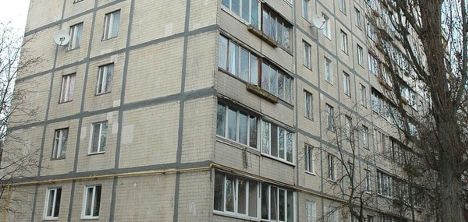 Родился в рубашке: в Киеве парень выпал с 6 этажа и выжил