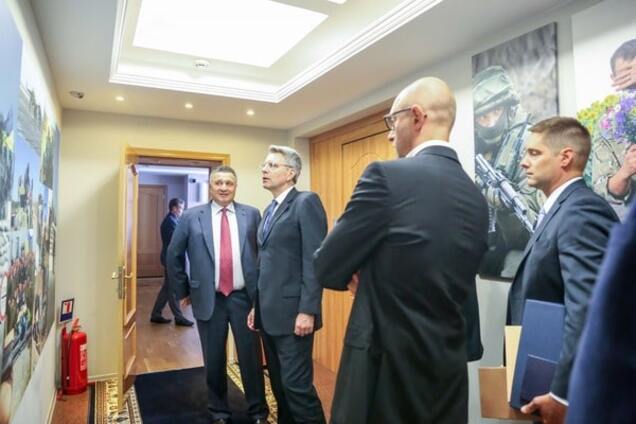 Арсен Аваков, Джеффри Пайетт и Арсений Яценюк