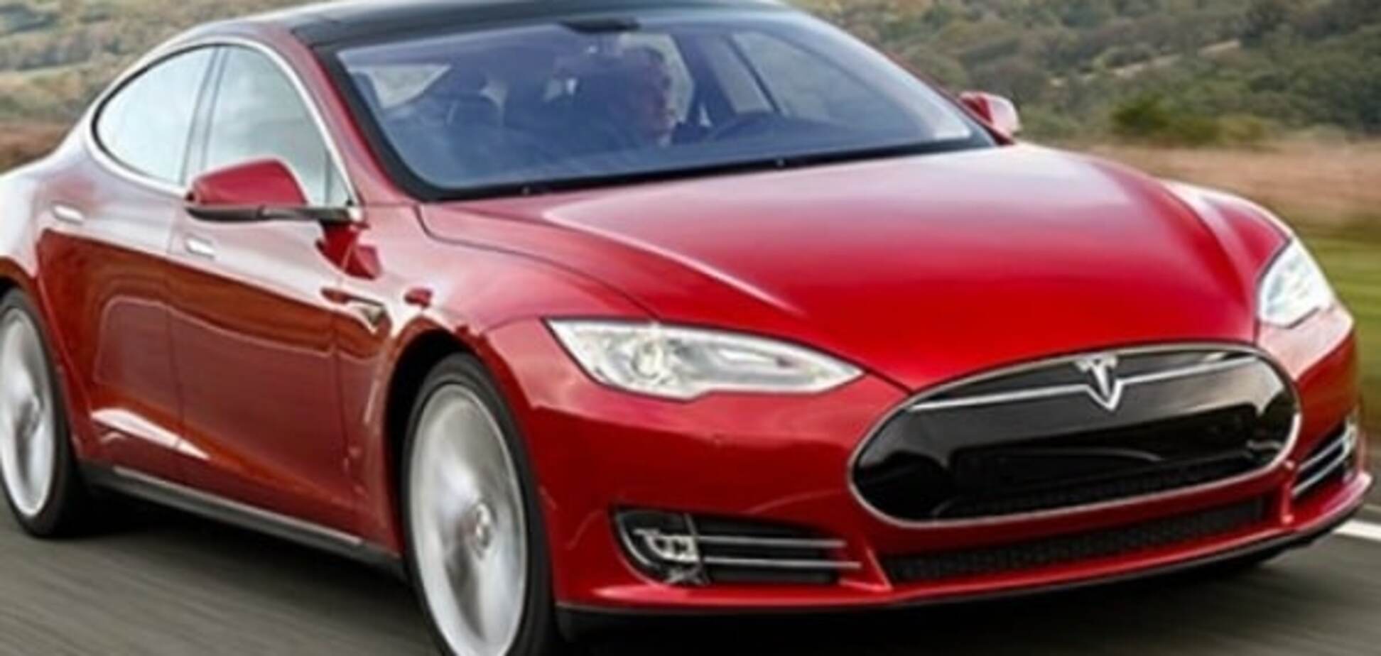 Tesla отказалась от 'автопилота' после ДТП в Пекине с участием электрокара Model S