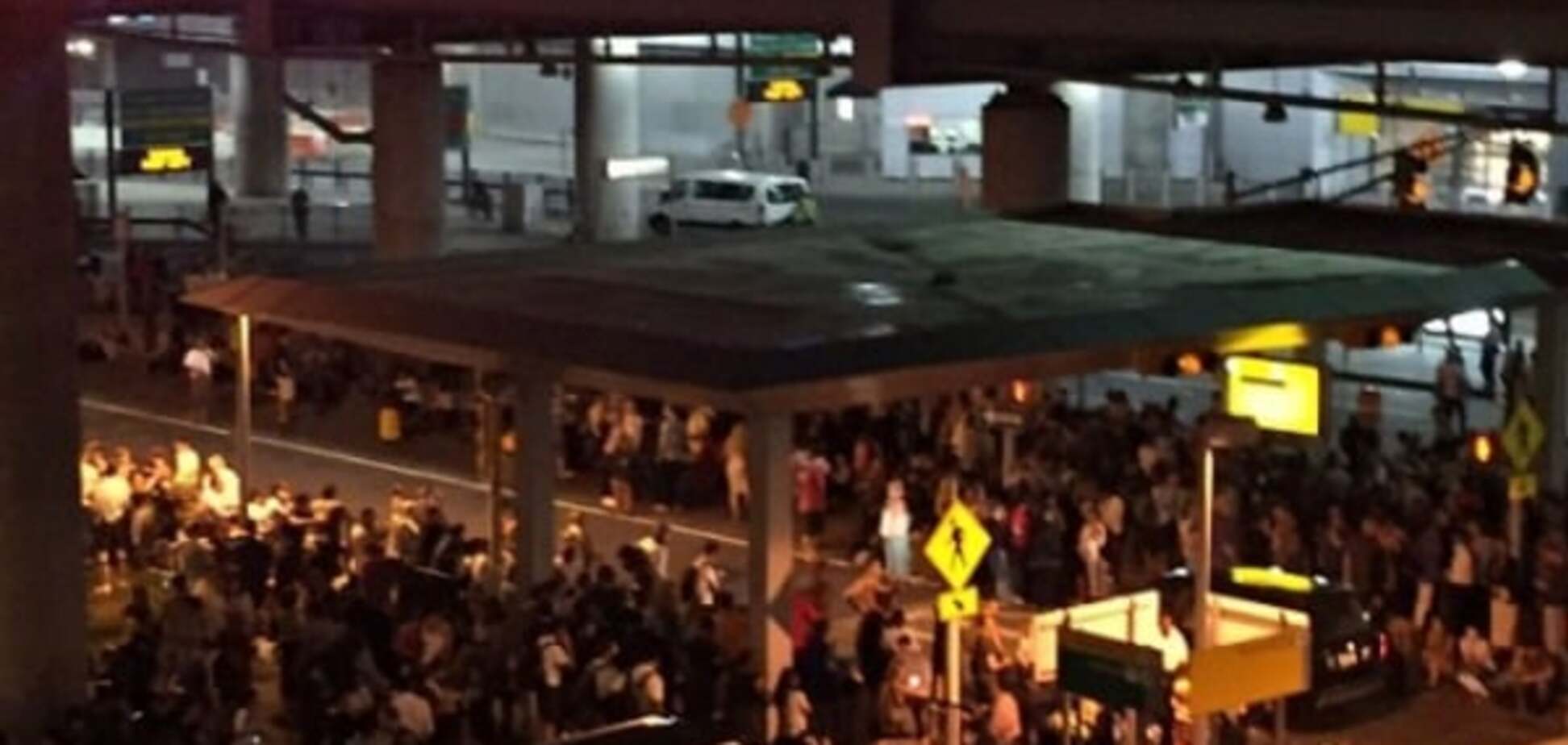 Эвакуация терминала аэропорта