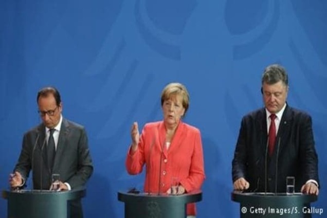 Меркель, Олланд і Порошенко обговорили ситуацію довкола Криму