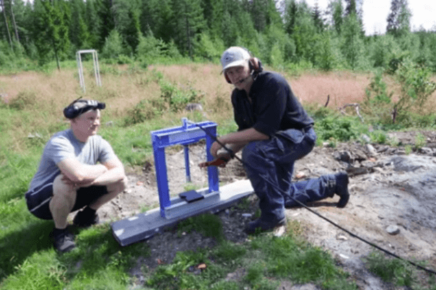 Что сильнее: энтузиасты провели эксперимент с динамитом и гидравлическим прессом. Видео