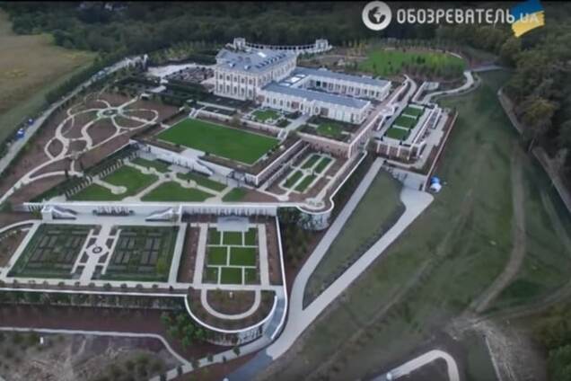 Дворец в Хотове