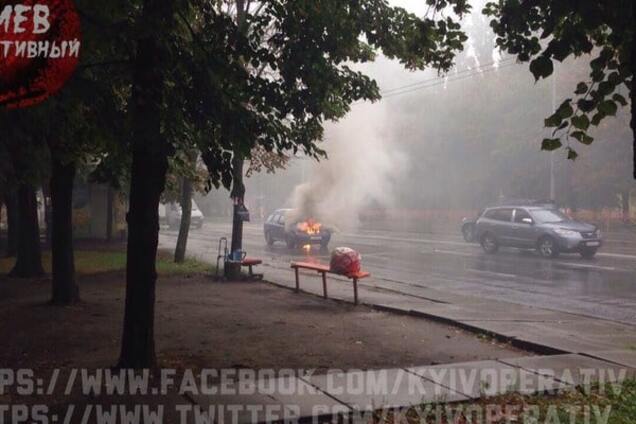 Горит автомобиль