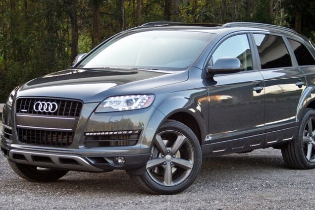 Похожую Audi Q7 прокурор записал на бабушку