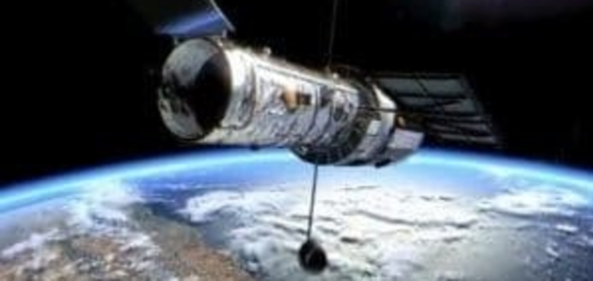 'Хаббл' сфотографировал сияющие звезды карликовой галактики из созвездия Гидры: фотофакт