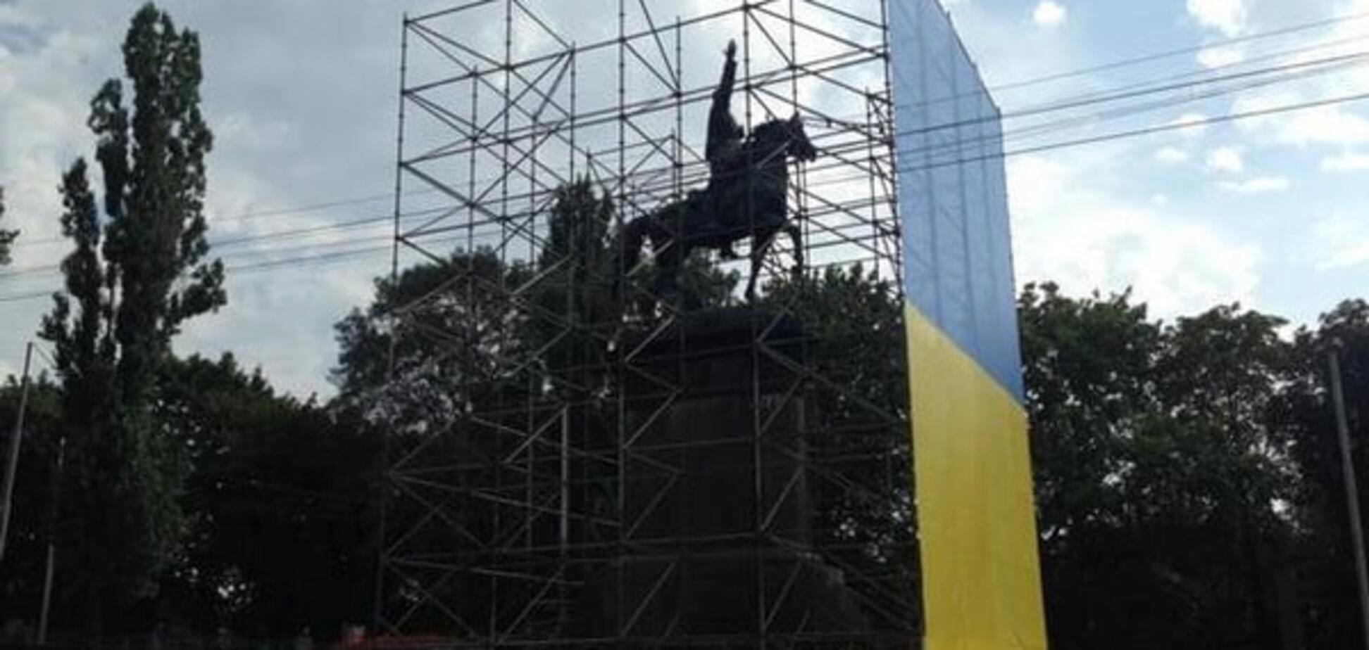 памятник Щорсу