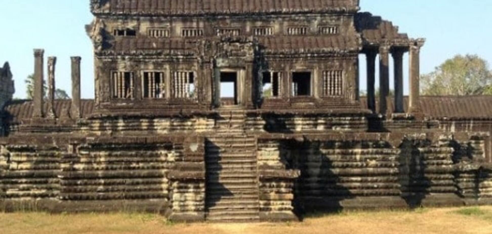 Неизвестная 'черная слизь' атаковала мировые достопримечательности