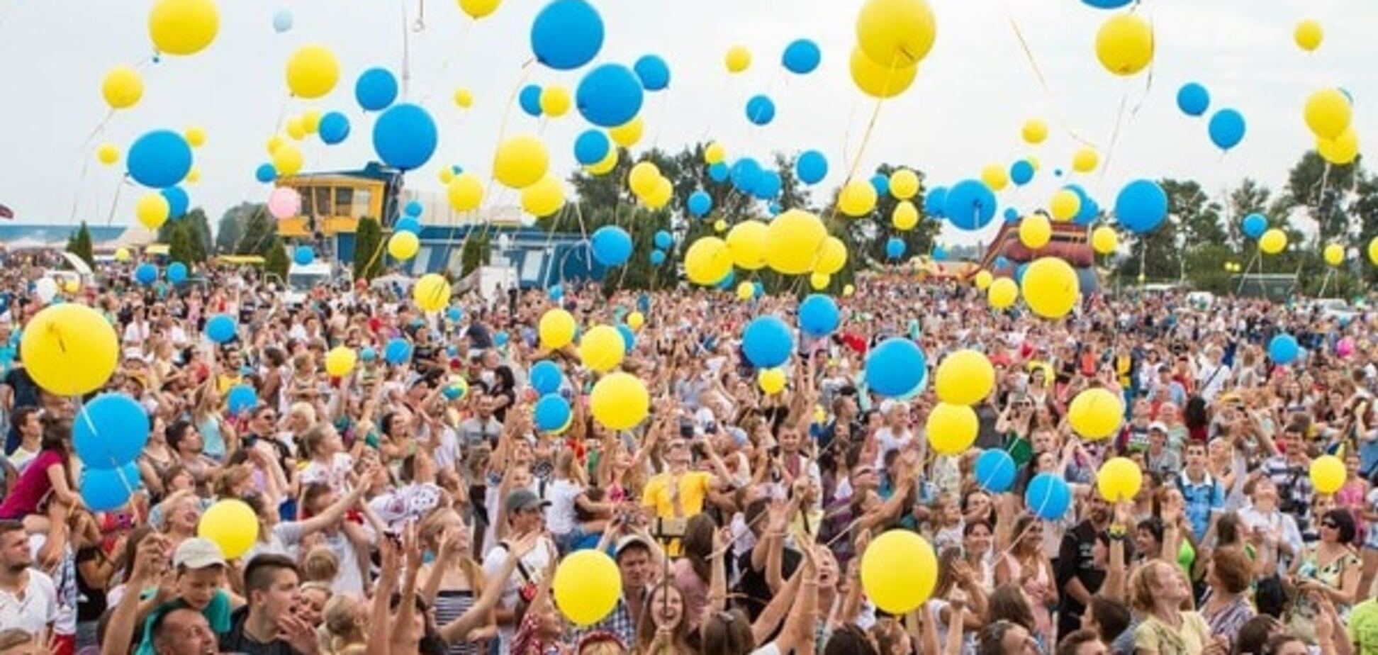 Авиашоу, флаг-рекордсмен и 10 тыс. зрителей: как Днепропетровщина отметила День Независимости