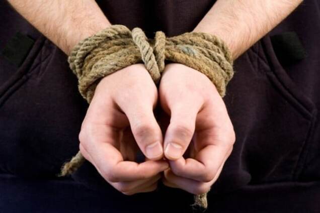 Связали руки