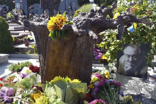 Богдану Ступке установили памятник