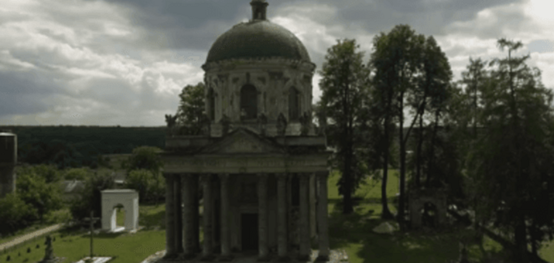Храм 18 века умирает: дрон заснял плачевное состояние исторической жемчужины Львовщины. Видеофакт