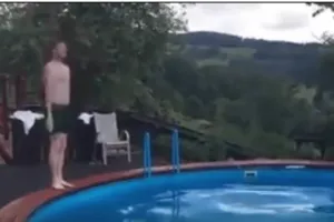 пародия на синхронное плавание