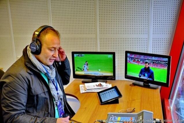 Комментатор на футболе