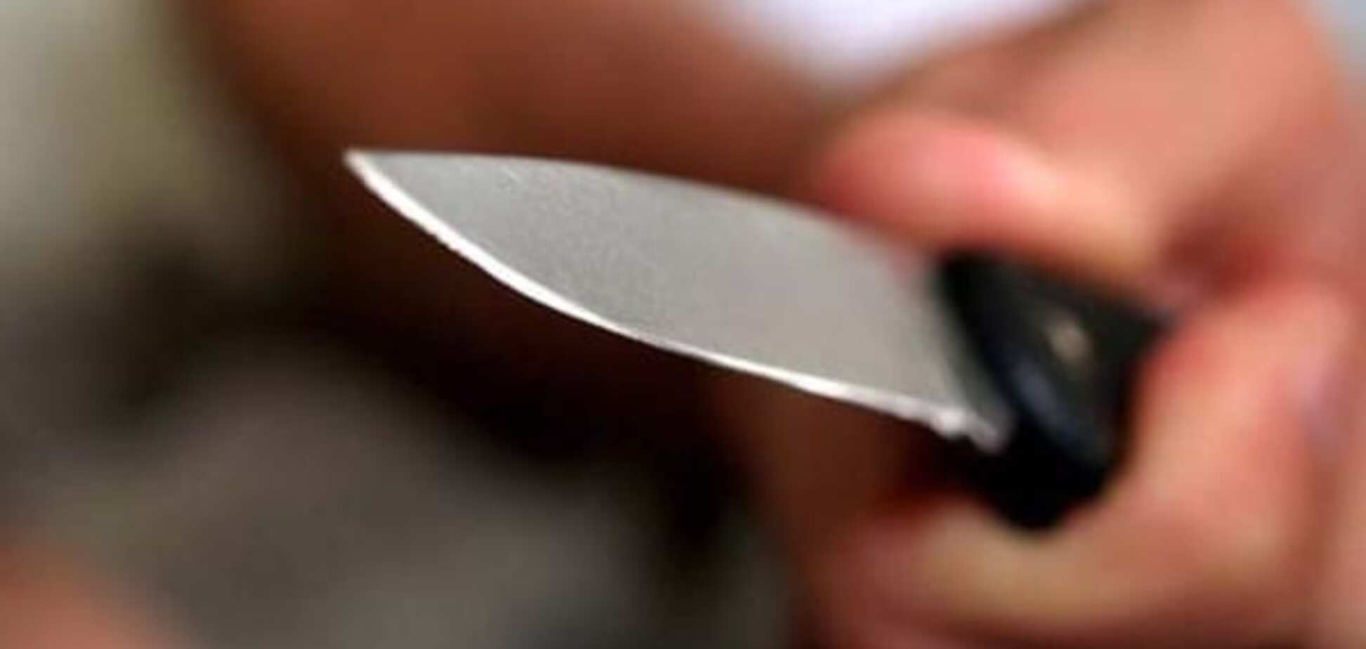 Напал с ножом