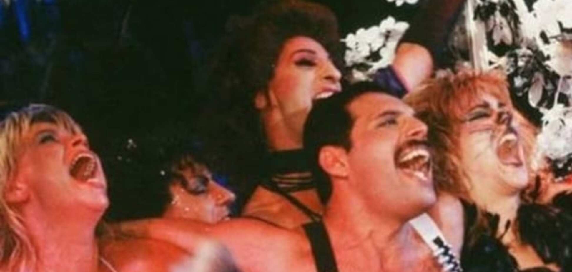 Архивные фото Фредди Меркьюри впервые опубликовали в сети