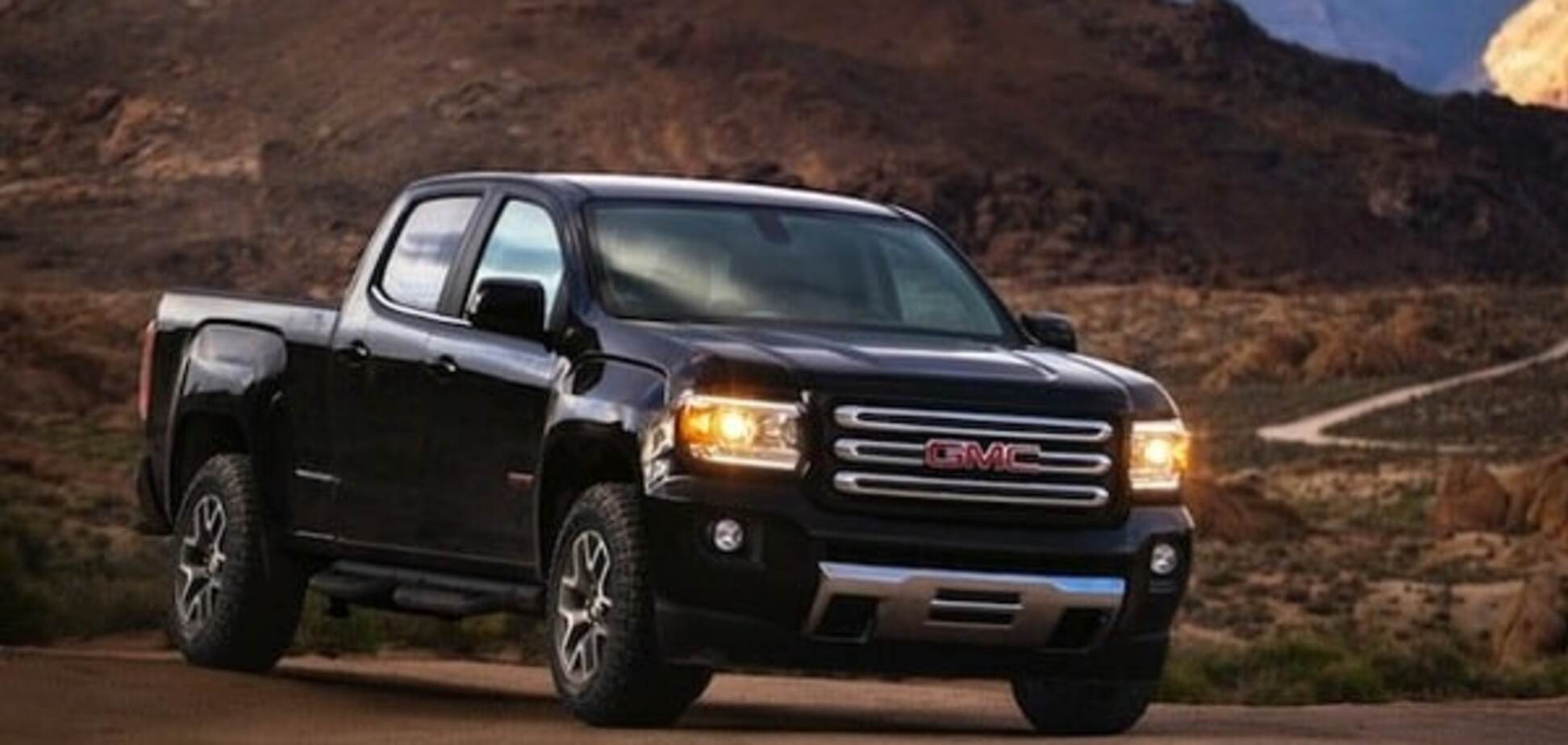 Представлен обновленный пикап GMC Canyon с модернизированным двигателем. Фото