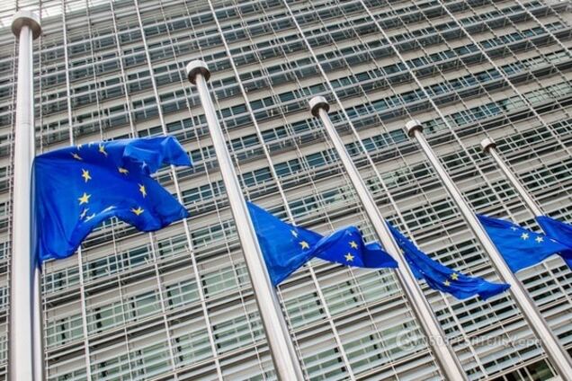 Приспущеные флаги ЕС