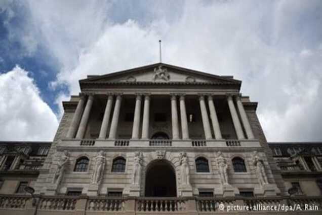 Банк Англії рекордно знизив ключову процентну ставку