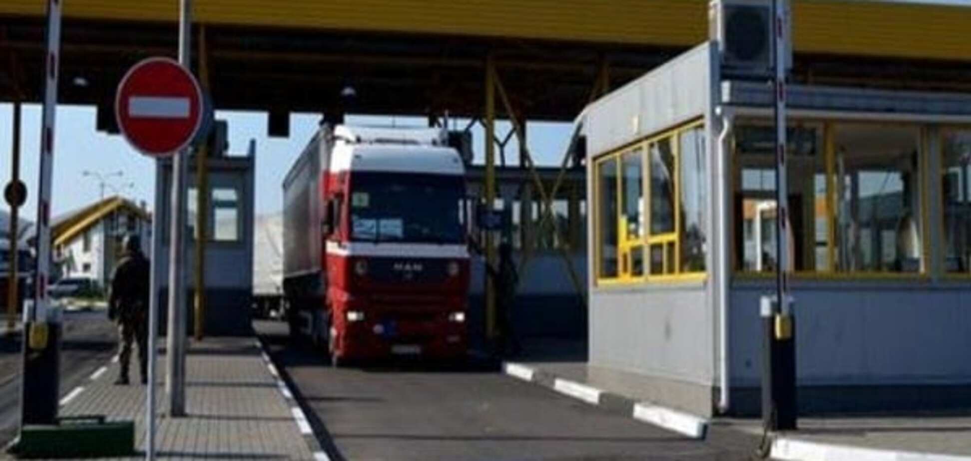 На кордоні між Україною і Польщею великі автозатори