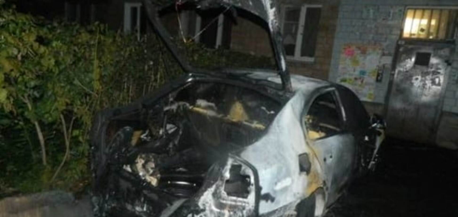 Сгоревший автомобиль