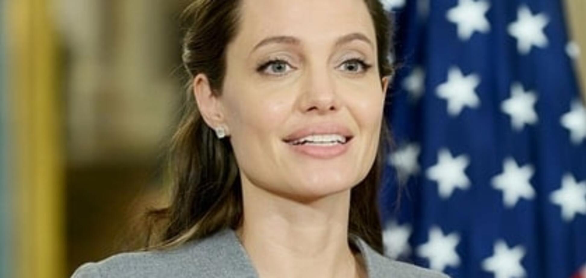 Анджелина Джоли