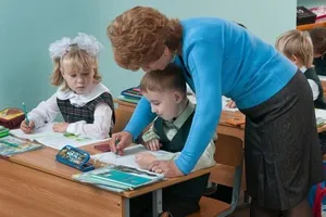 Учитель и школьники