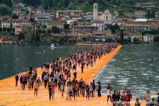 'Плавучий пірс' Крісто: знищити так, щоб залишити