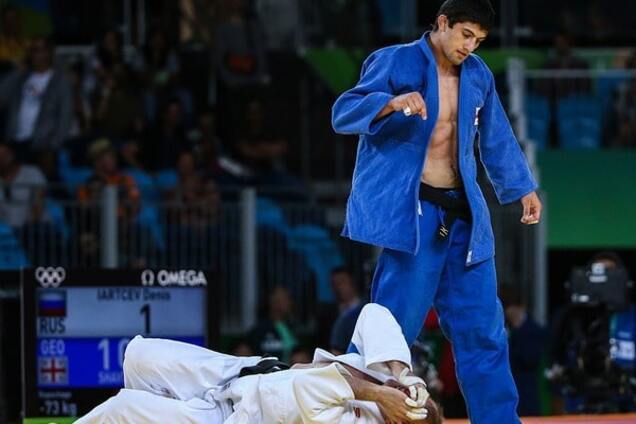 Олимпиада-2016. Грузинский дзюдоист поглумился над россиянином, напомнив о военной агрессии Путина: эффектное видео