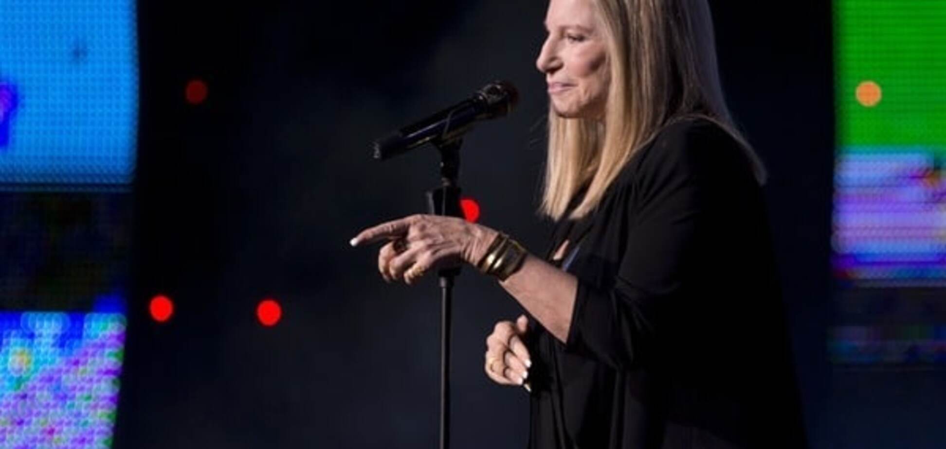 'Кто бы нанял этого клоуна?': Барбра Стрейзанд спела сатирическую песню о Трампе. Опубликовано видео