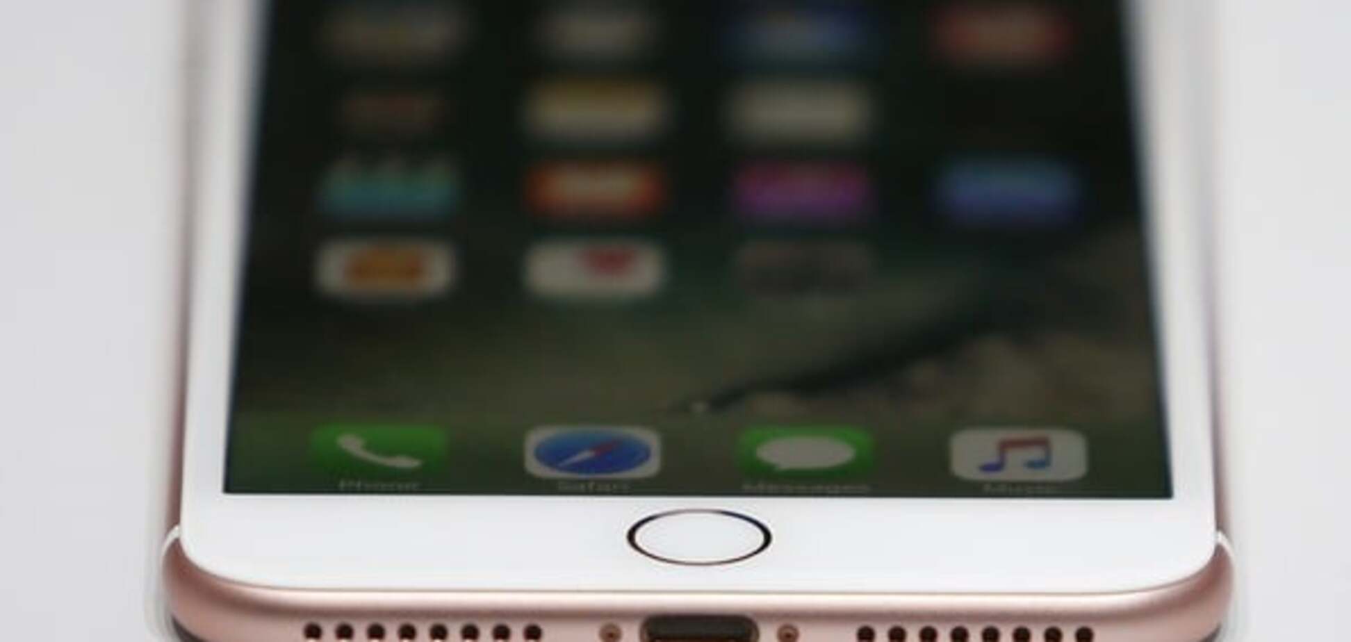 Цвет, зум и боязнь влаги: что не сказала Apple на презентации iPhone 7 и 'умных часов'