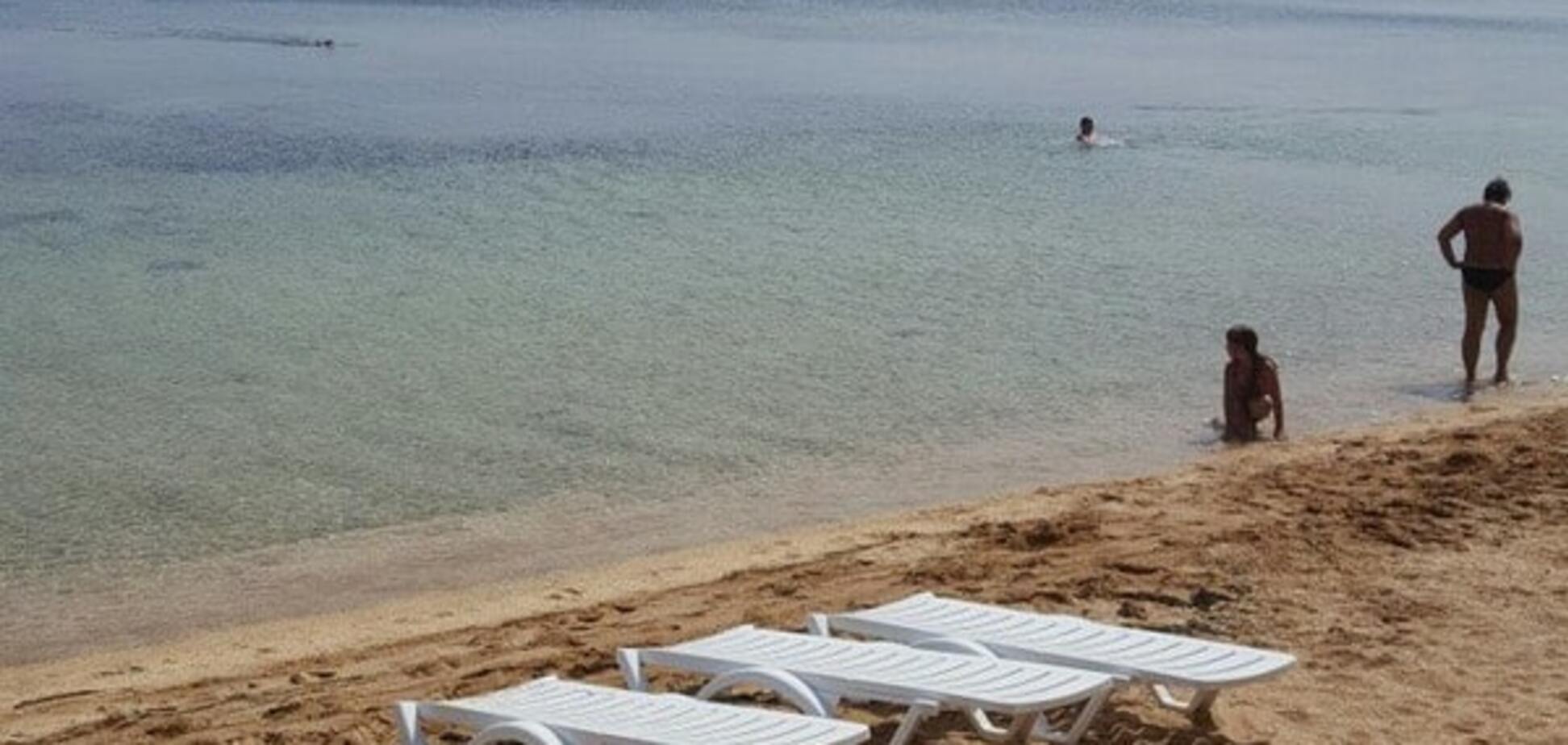 Відпочивати самотньо: в мережі з'явилися нові фото безлюдних пляжів Криму