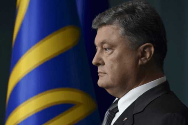 Вспомнил Сенцова и вручил премию: Порошенко поздравил с Днем украинского кино