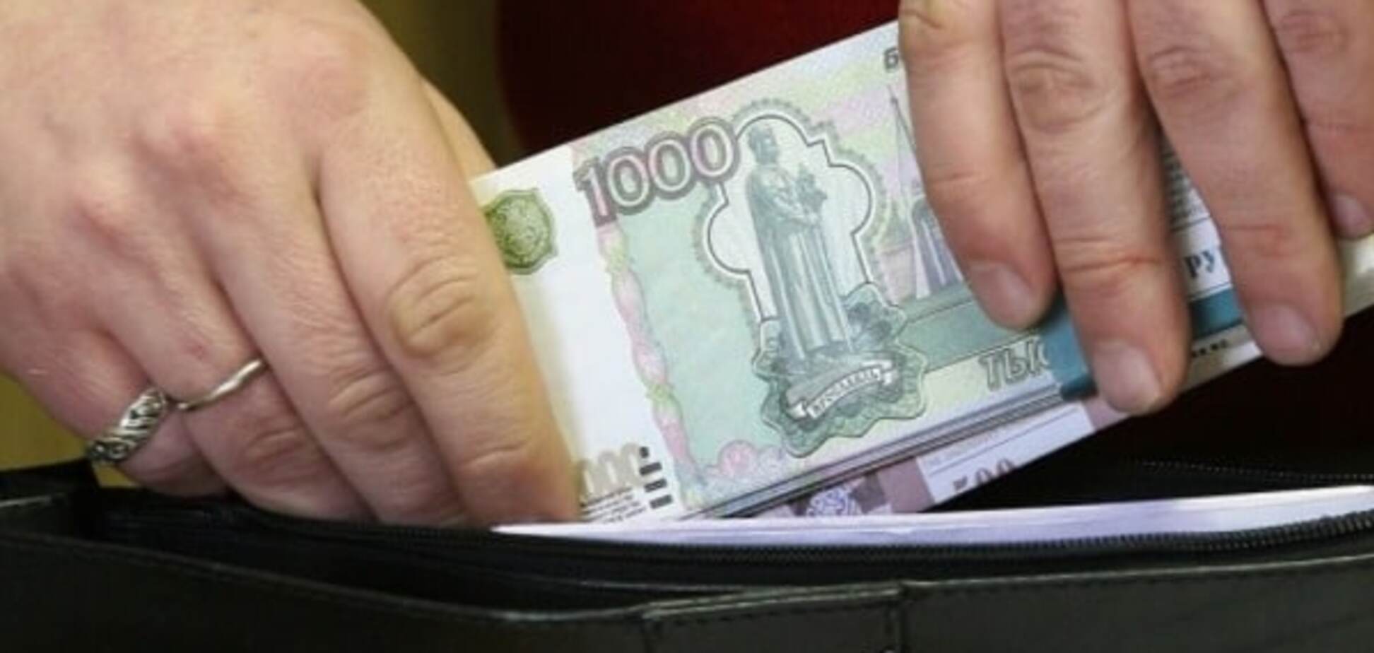 Всі гроші на війну: у Росії хочуть заморозити зарплати чиновникам до 2019 року