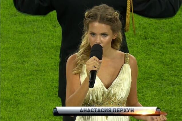 Дочь трагически погибшего вратаря сборной Украины спела гимн России на открытии стадиона в Москве - видеофакт