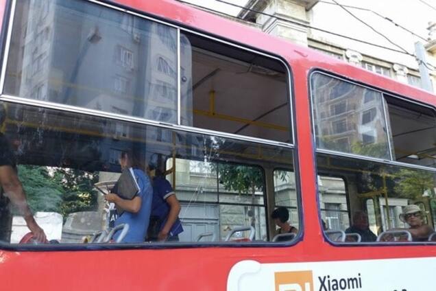 Палил по пасажирам: в Одессе мужчина открыл стрельбу в трамвае