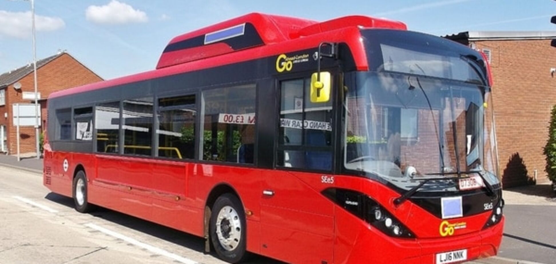 В Лондоне начал функционировать наибольший по численности парк электробусов в Европе: видеофакт