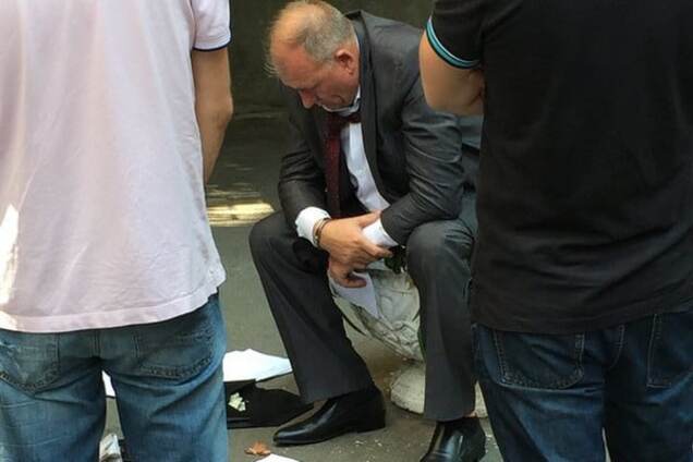 В Киеве возле Администрации президента задержали взяточника - нардеп