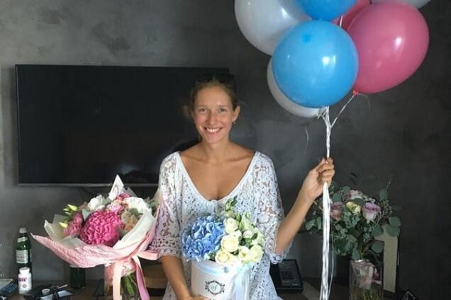 Катя Осадча святкує день народження біля моря