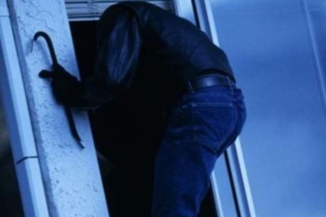 Пока хозяева спали: в Киеве вор-'скалолаз' обчистил квартиру на 8 этаже
