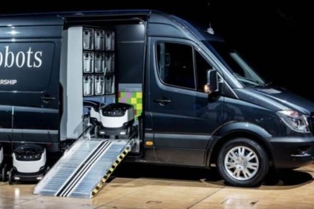 Robovan: Mercedes-Benz представил 'фургон будущего' с автономными роботами - видео